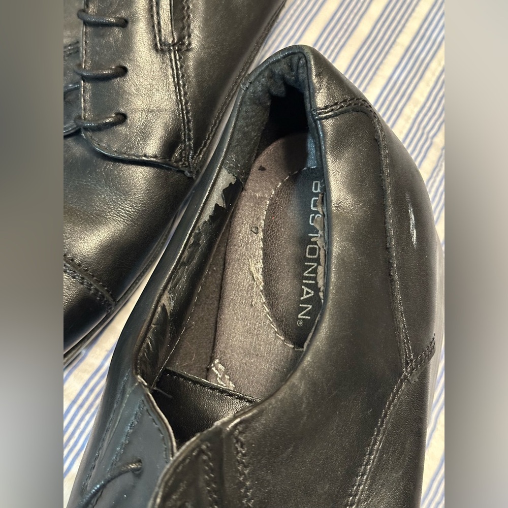 Bostonian Men's Classic Black Oxfords - Picture 6 of 8